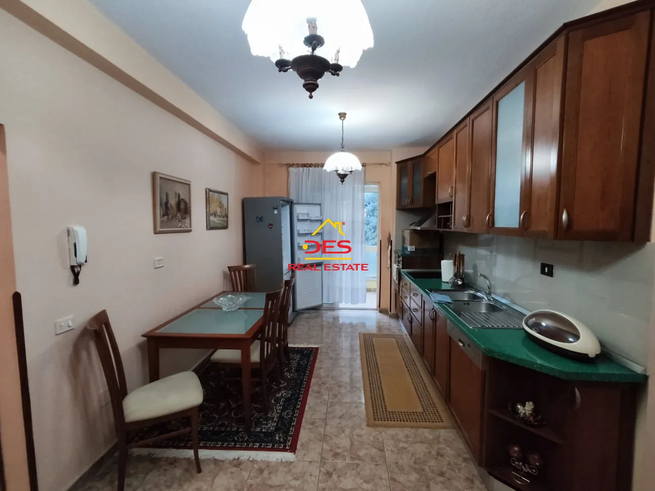 Jepet me qira apartament 2+1+2+parkim, blloku, tiranë.
