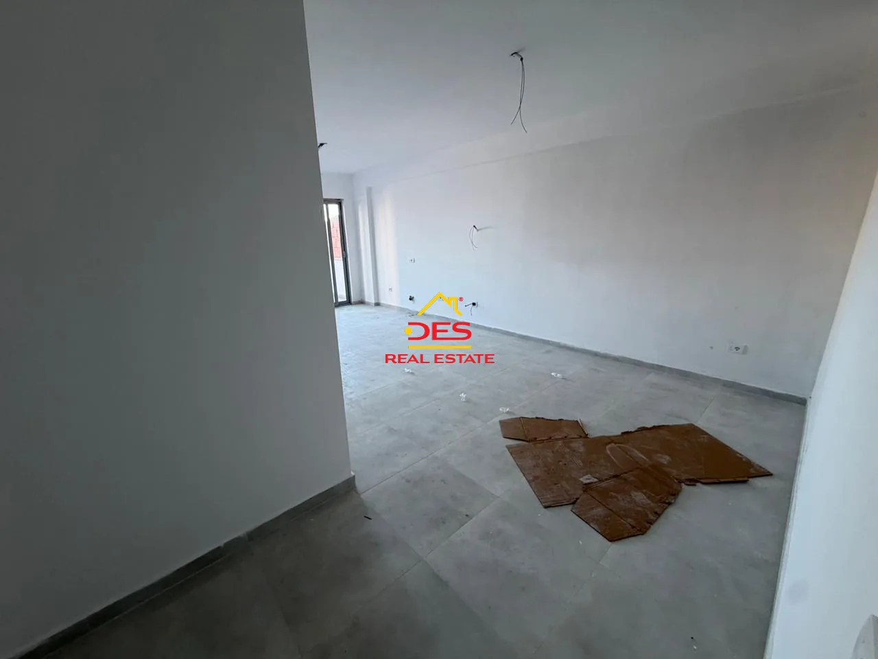 Shitet apartament 2+1+2 ballkone – orikum 🏡