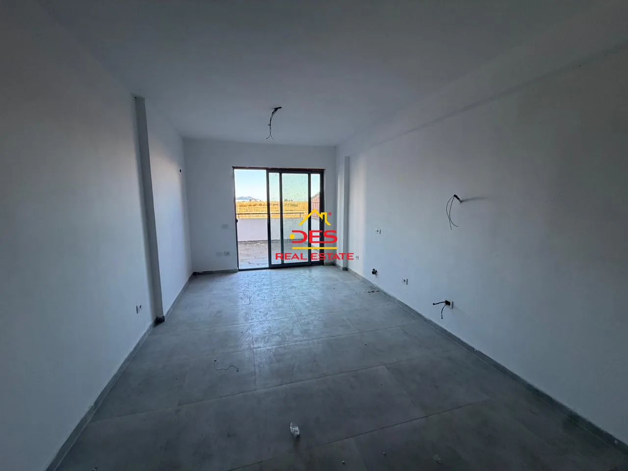 Shitet apartament 2+1+2 ballkone – orikum 🏡