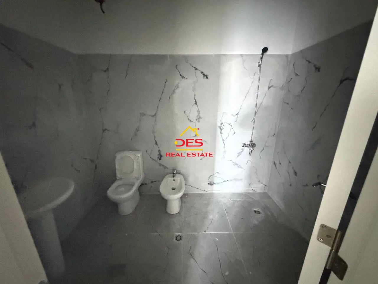 Shitet apartament 2+1+2 ballkone – orikum 🏡