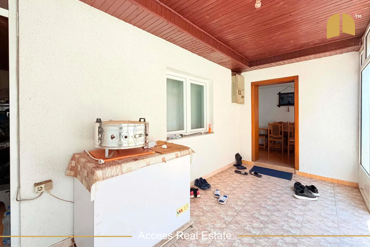 Shtëpi në SHITJE me FLETE POSEDUESE – 3 dhoma gjumi + 3.77 Ari + 2 garazha – Taslixhe