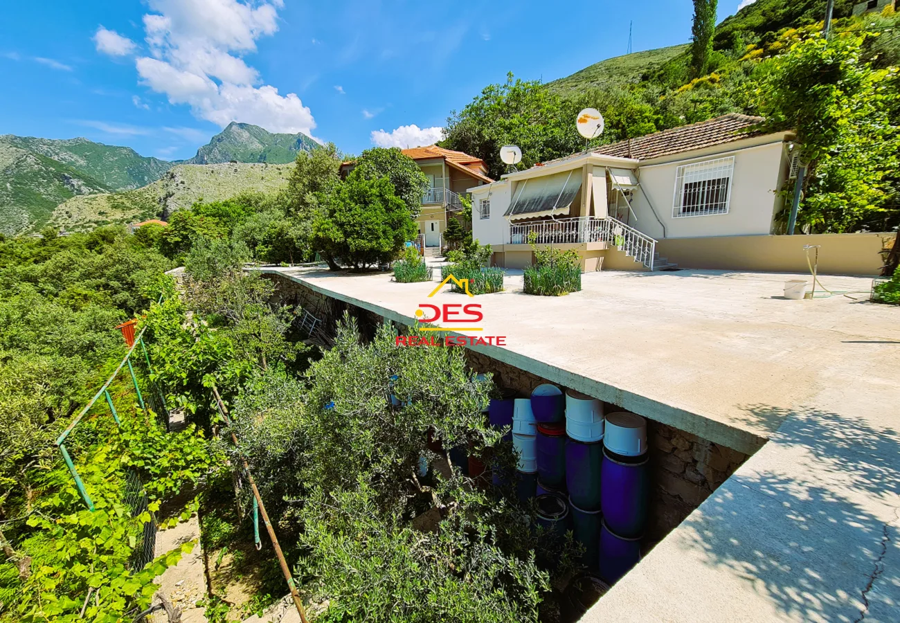 Shitet hotel + shtëpi private + truall në fshatin borsh, himarë
