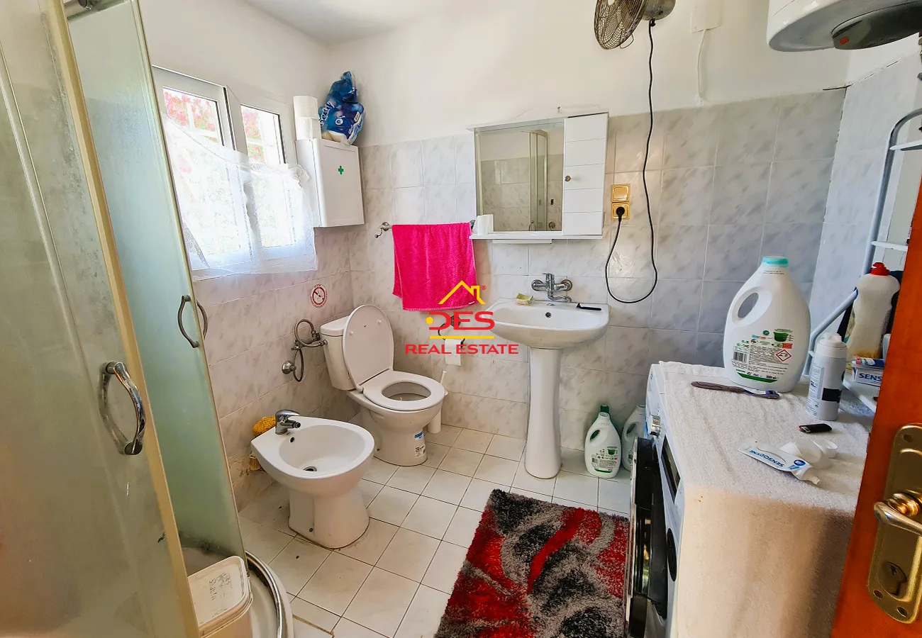 Shitet hotel + shtëpi private + truall në fshatin borsh, himarë