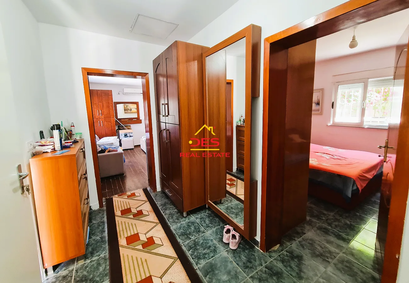 Shitet hotel + shtëpi private + truall në fshatin borsh, himarë