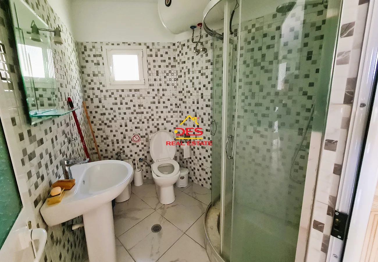Shitet hotel + shtëpi private + truall në fshatin borsh, himarë