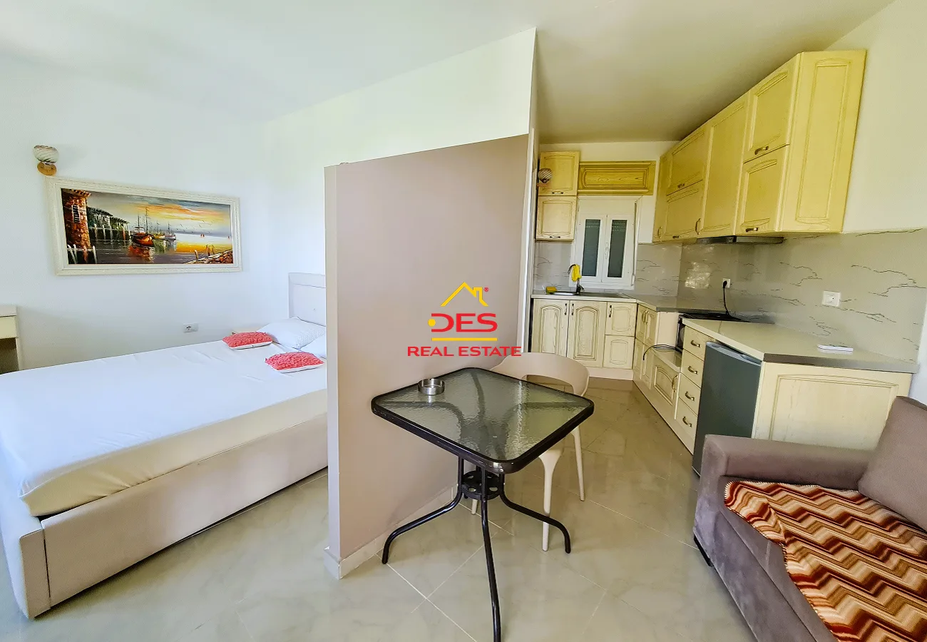Shitet hotel + shtëpi private + truall në fshatin borsh, himarë