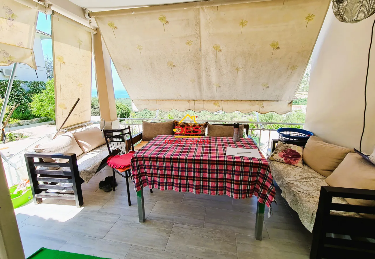 Shitet hotel + shtëpi private + truall në fshatin borsh, himarë