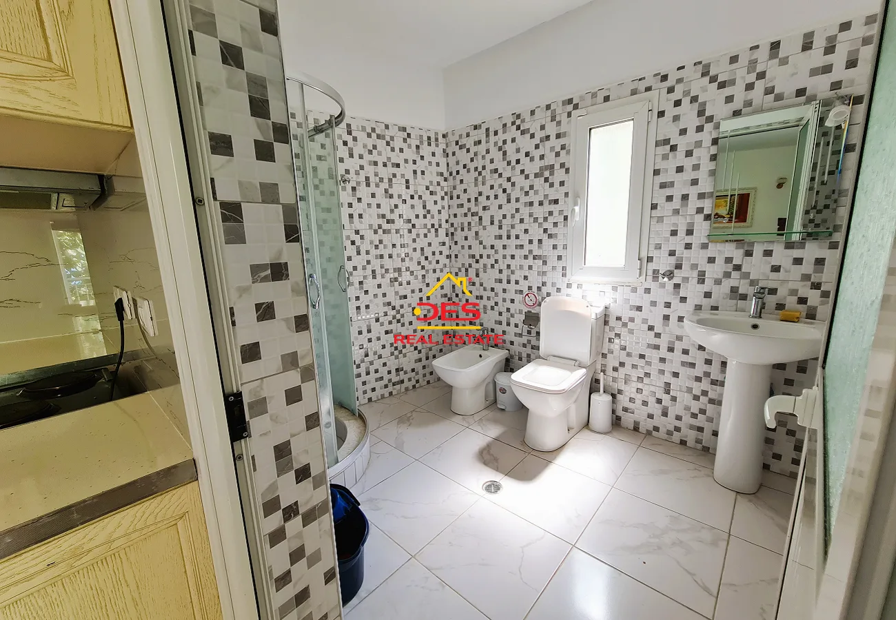 Shitet hotel + shtëpi private + truall në fshatin borsh, himarë