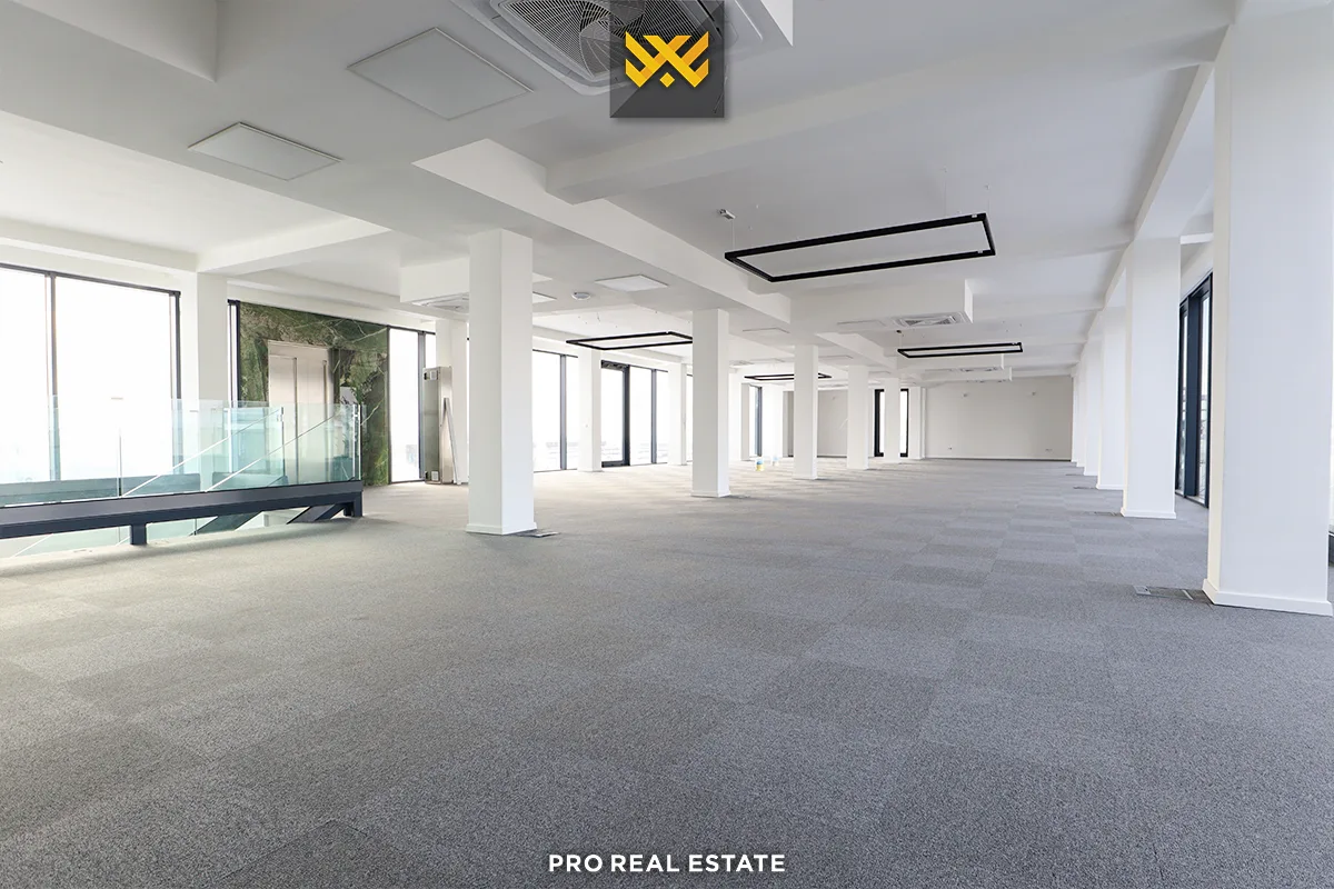 Objekt 1400m² me #QIRA në Zonën Industriale, Fushë Kosovë