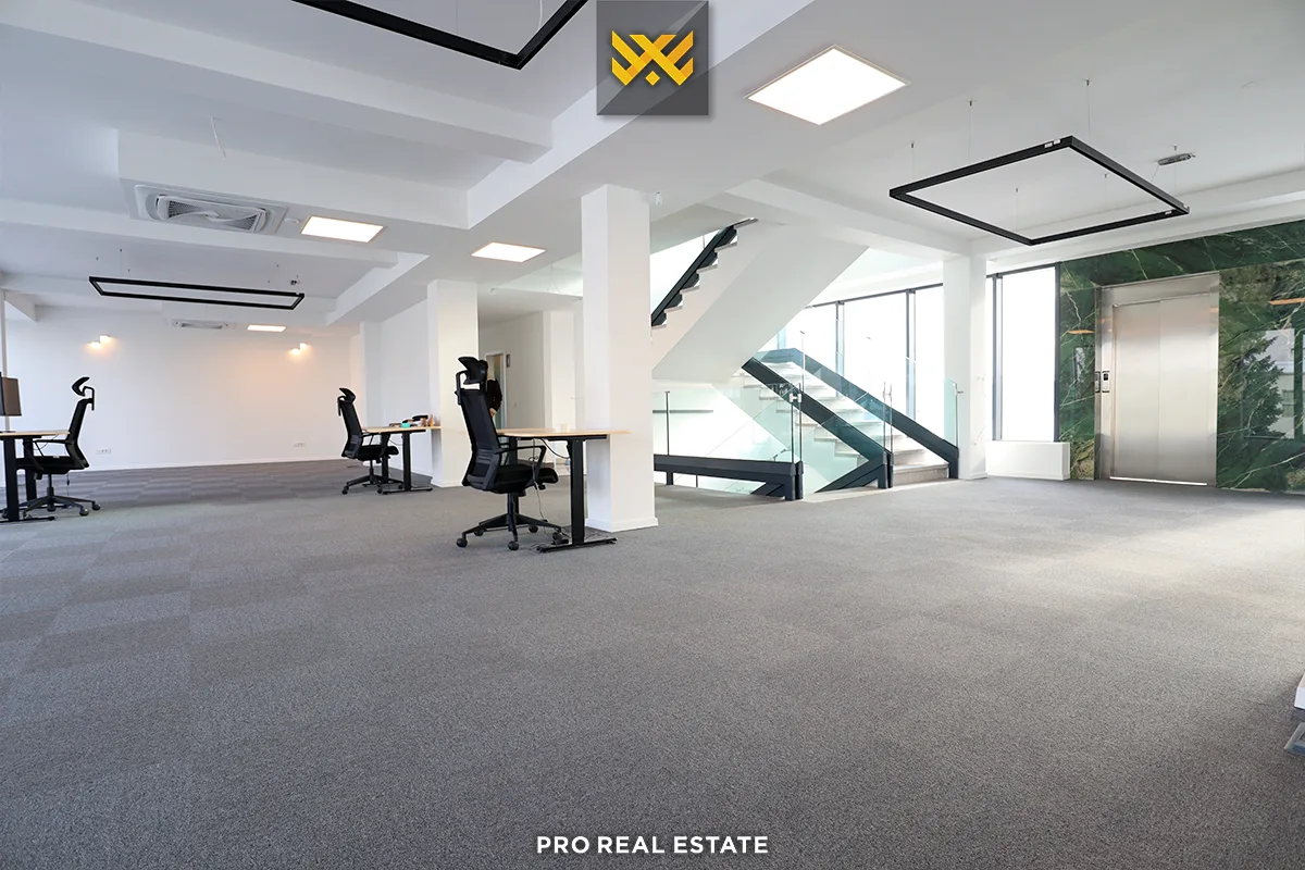 Objekt 1400m² me #QIRA në Zonën Industriale, Fushë Kosovë