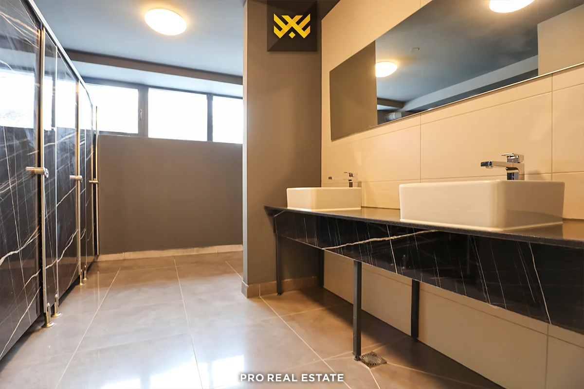 Objekt 1400m² me #QIRA në Zonën Industriale, Fushë Kosovë