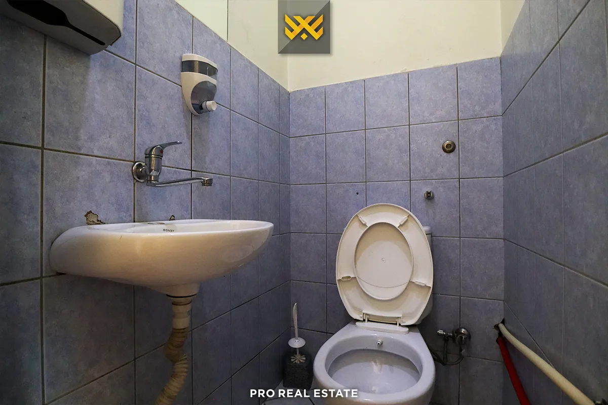 Lokal 80m² me #QIRA në Tophane