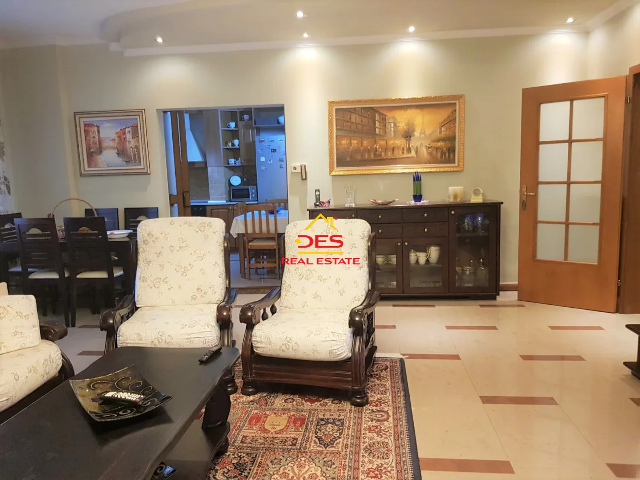 Jap apartament 4+1 me qera te pazari ri
