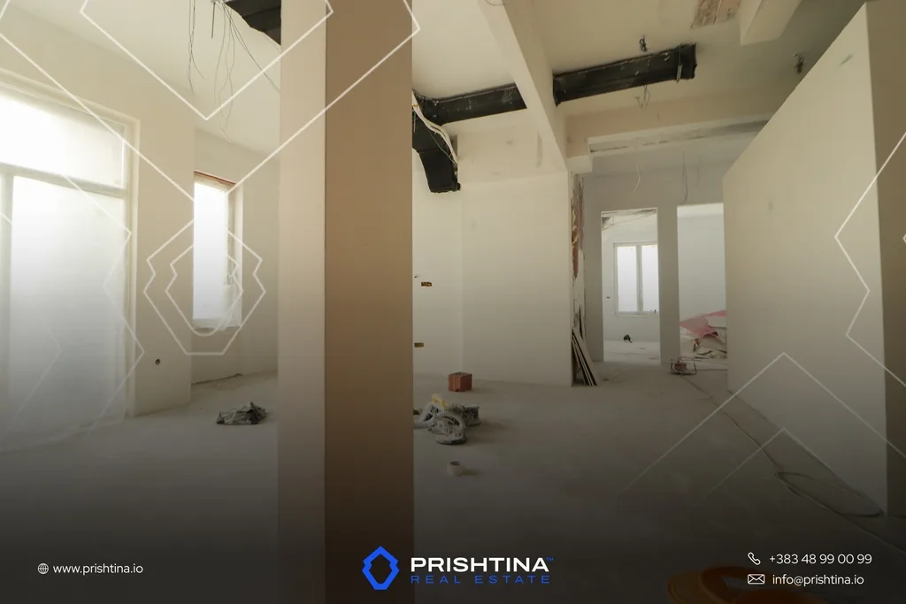 Zyre me qira 400m² te Bregu i Diellit