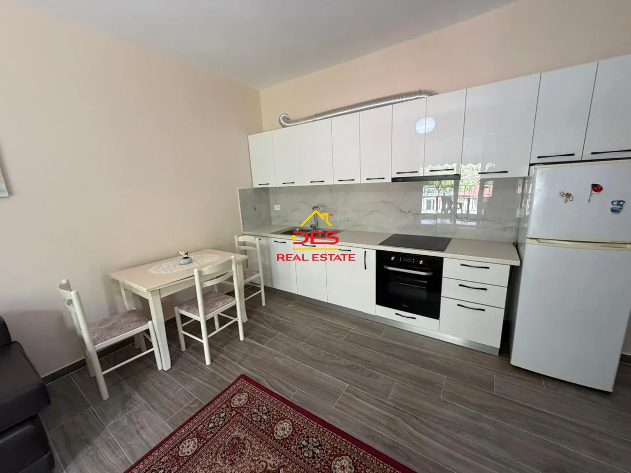 Jepet me qira apartament 1+1 në lungomare, vlorë