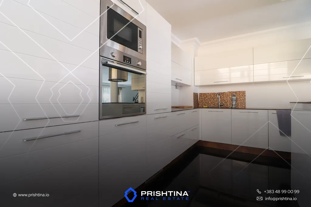 Shtëpi me qira 450m² në Veternik