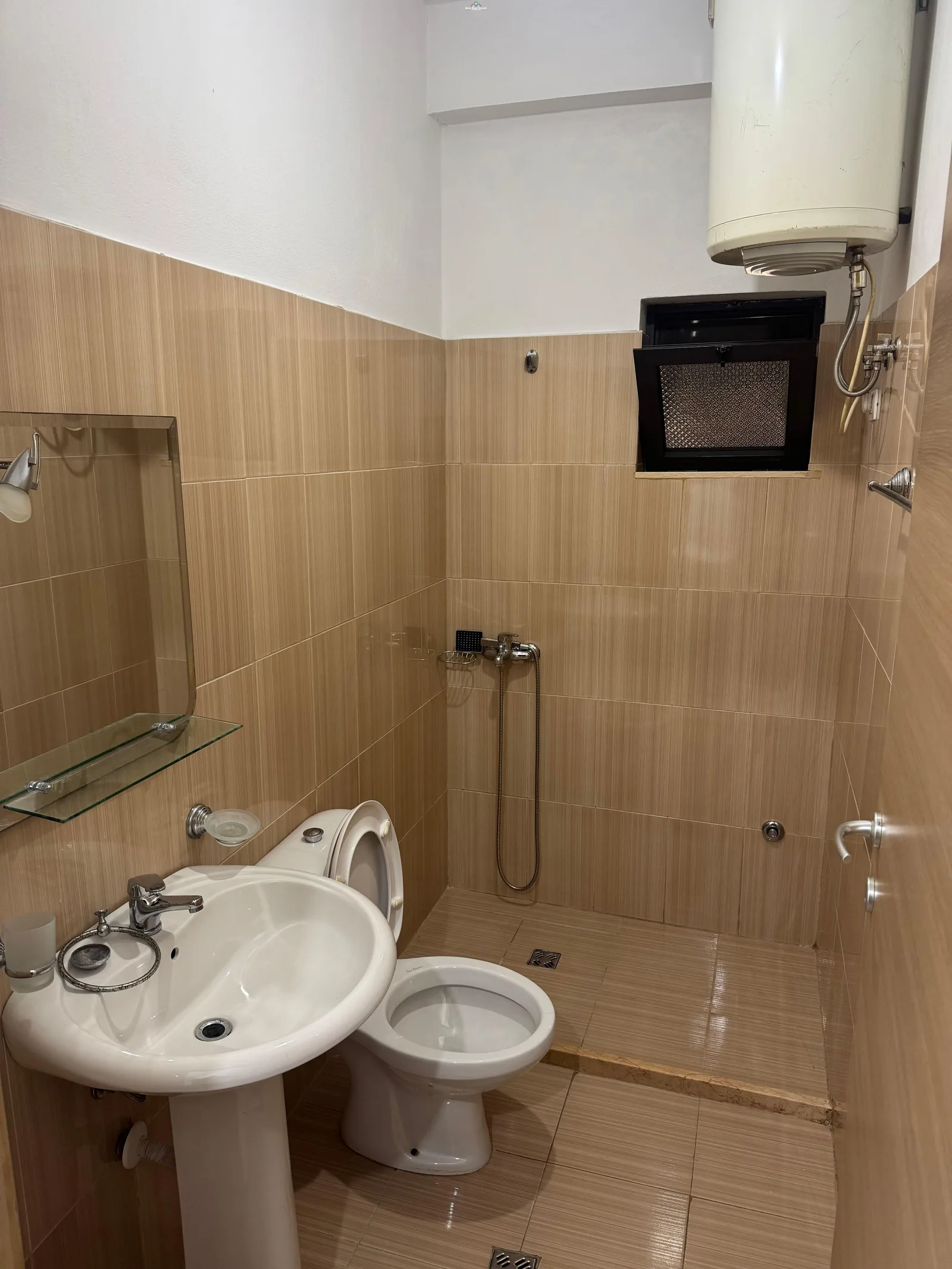 Vile Me Qera 1+1 Tek Kodra e Priftit ( ID BV22582) Tirane