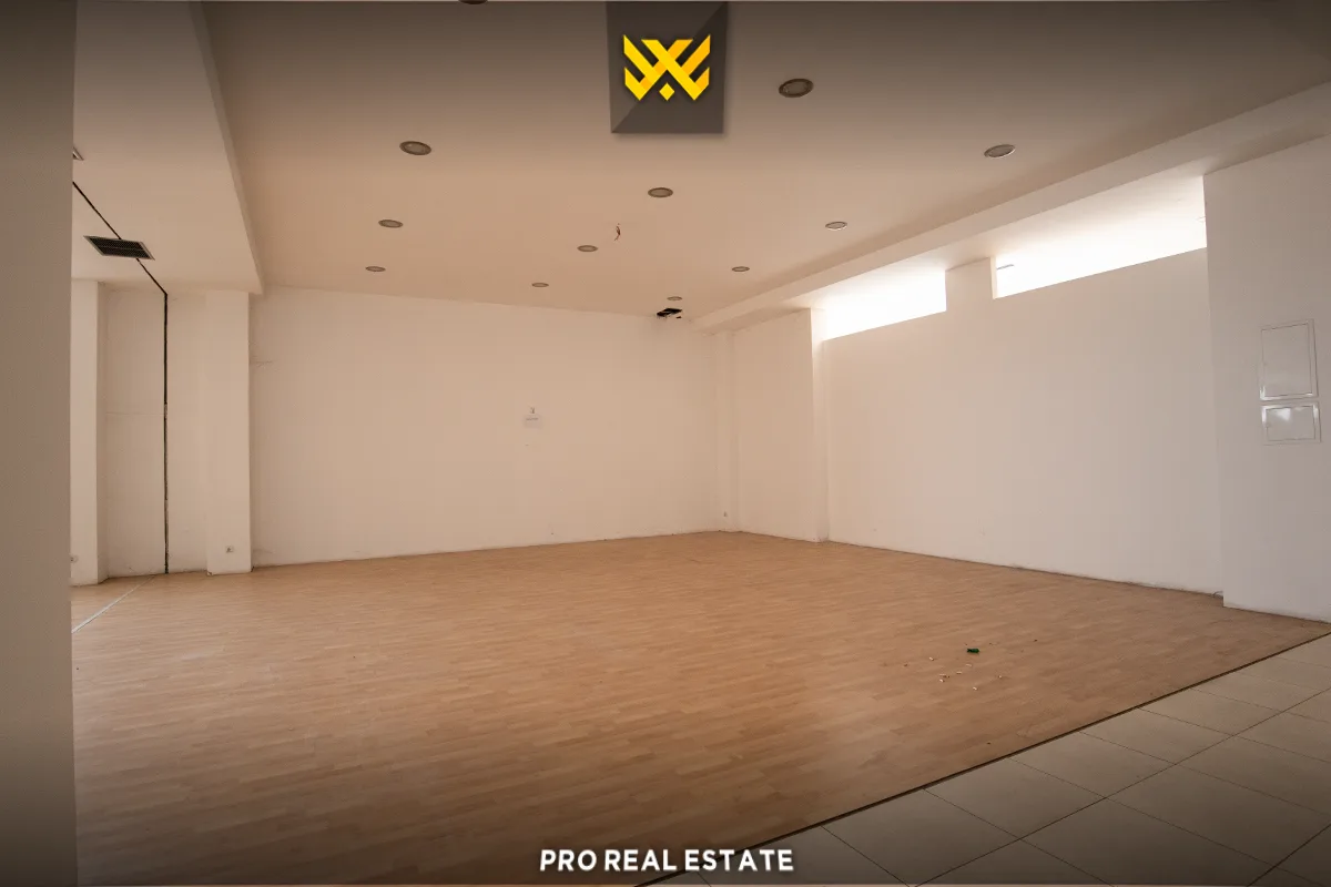 Lokal 105m² me #QIRA në Fushë Kosovë.