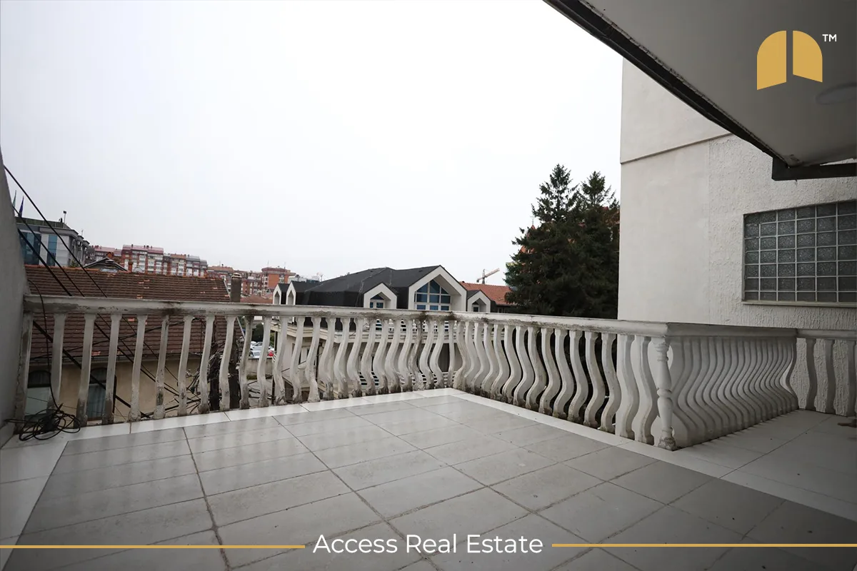 Shtëpi me QIRA - 4 dhoma gjumi - Pejton - 290m²