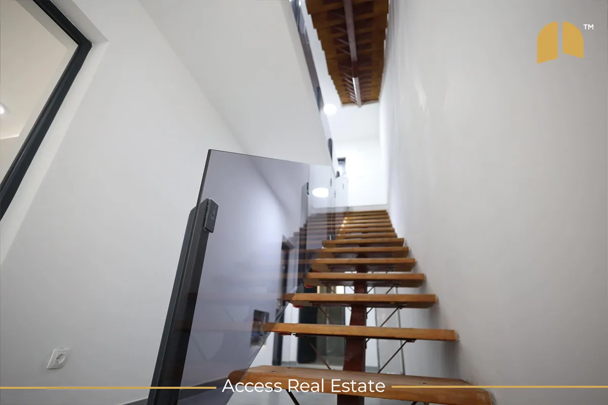 Shtëpi me QIRA - 4 dhoma gjumi - Pejton - 290m²
