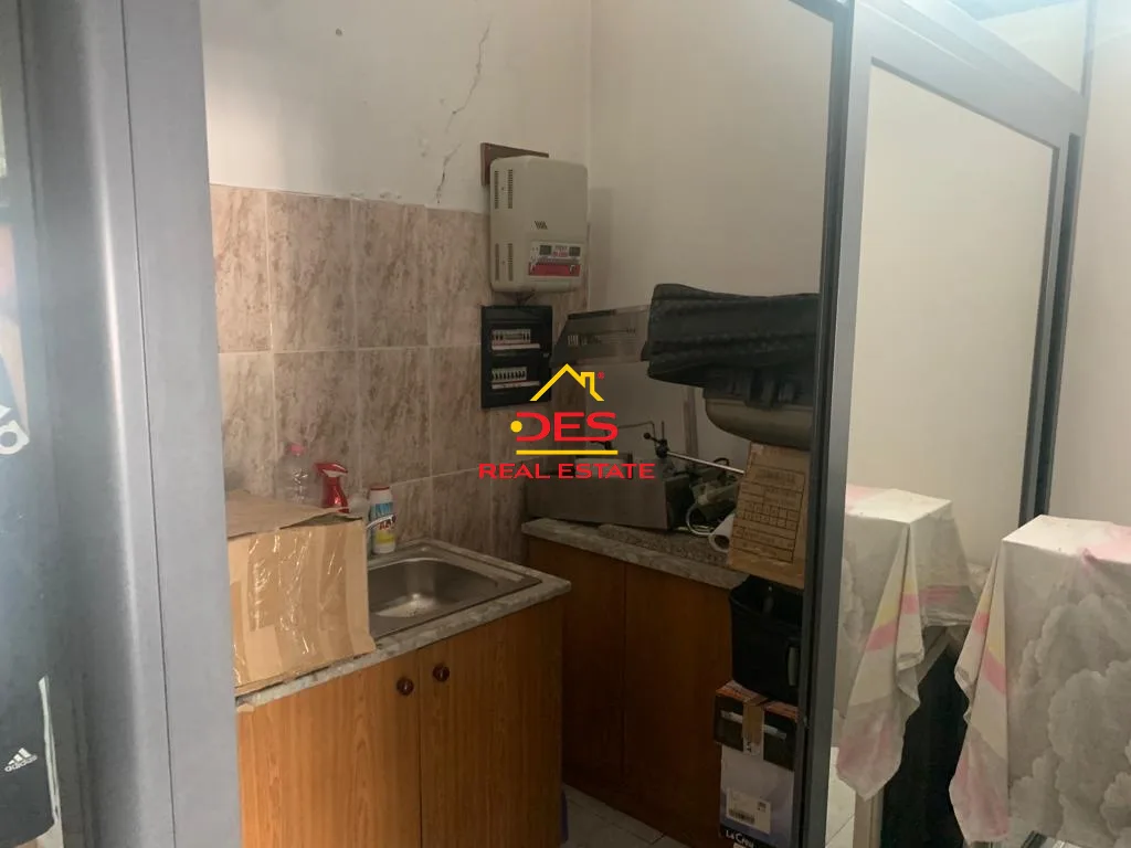 Shitet ambient biznesi në rrugën “11 nëntori”, elbasan.