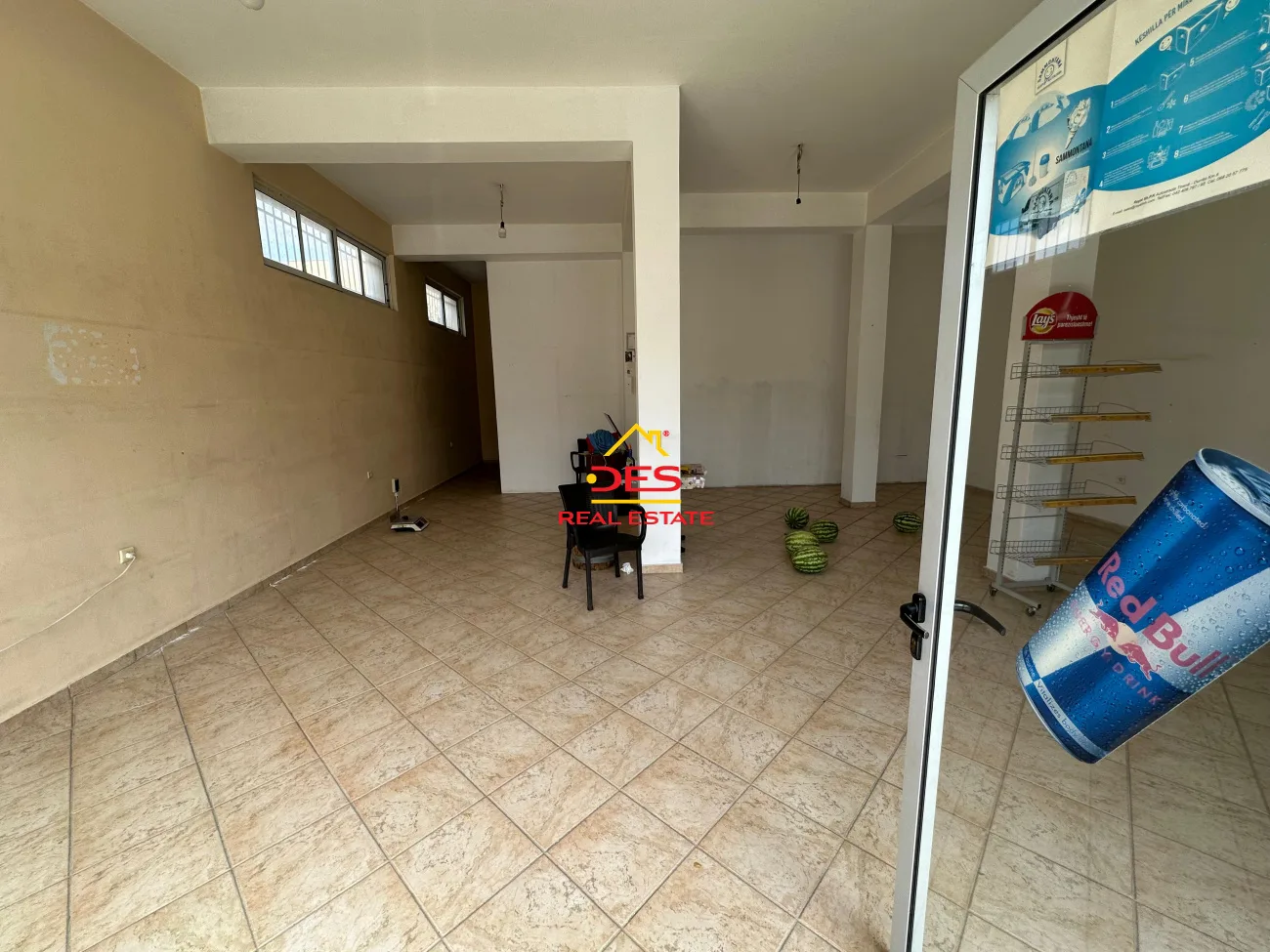 Jepet ambjent biznesi me qira në `lagjen 4 heronjt ` ,vlorë!