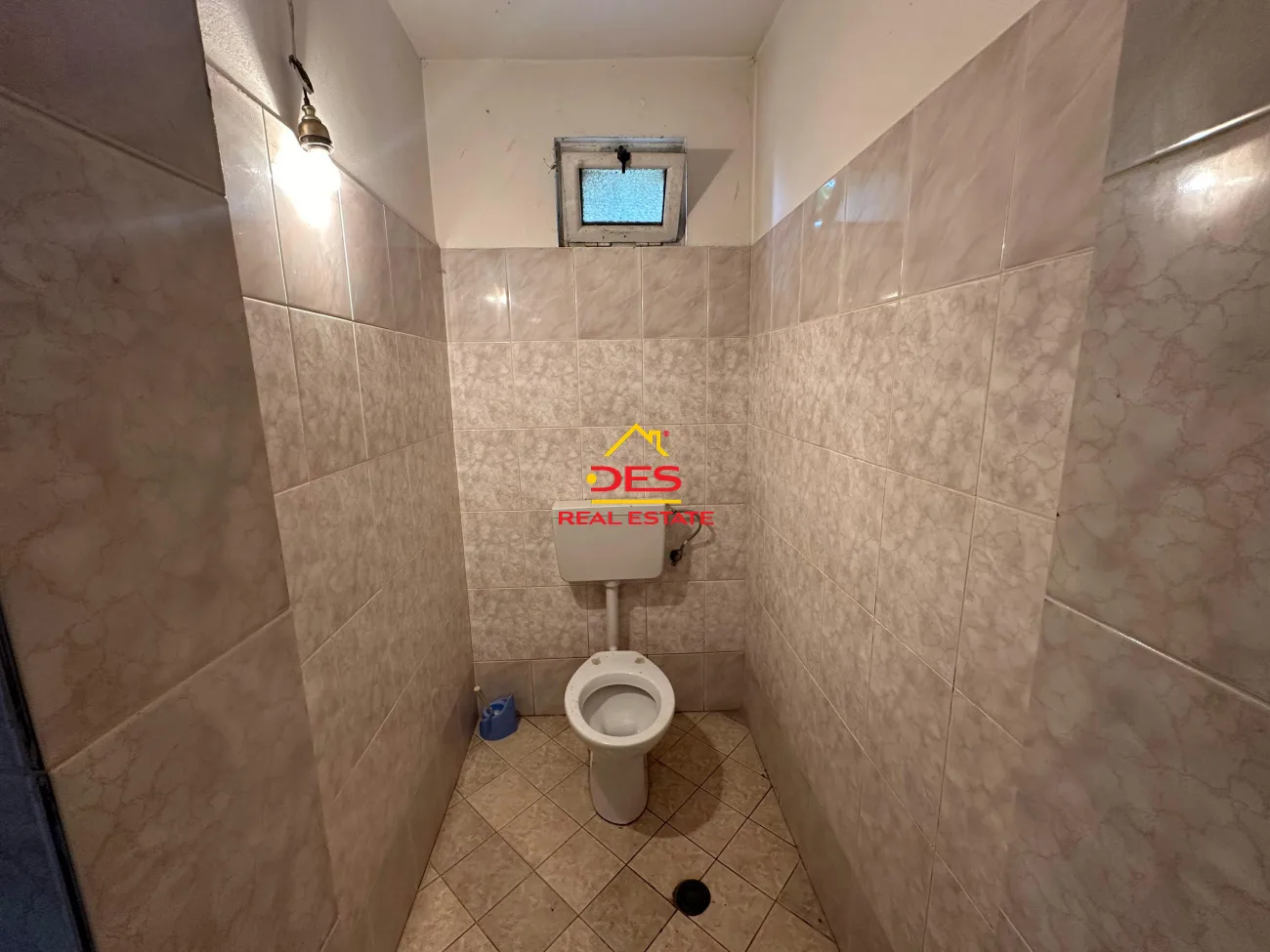 Jepet ambjent biznesi me qira në `lagjen 4 heronjt ` ,vlorë!
