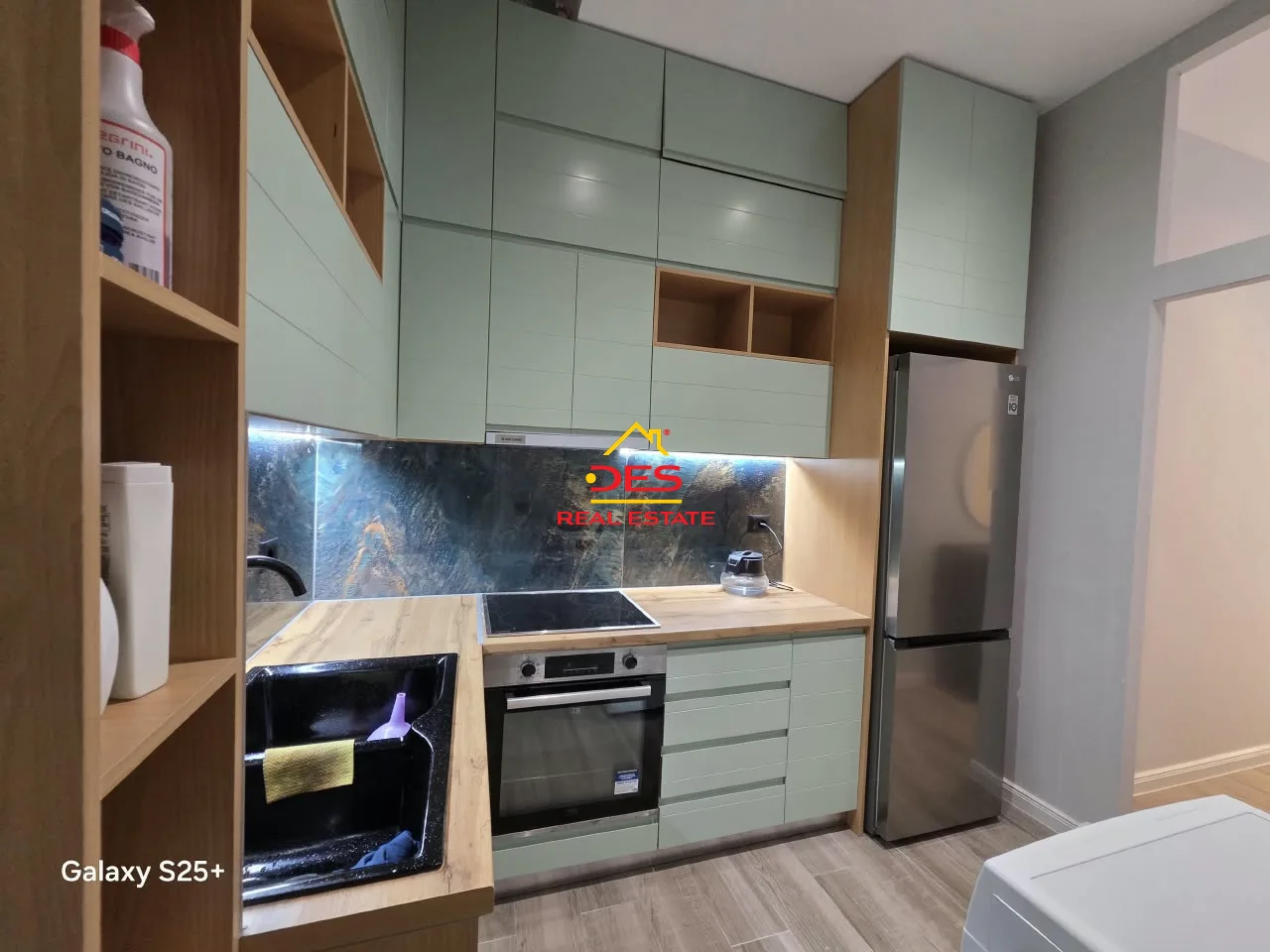 Shitet apartament 1+1 pranë bar restorant lux , vlorë.