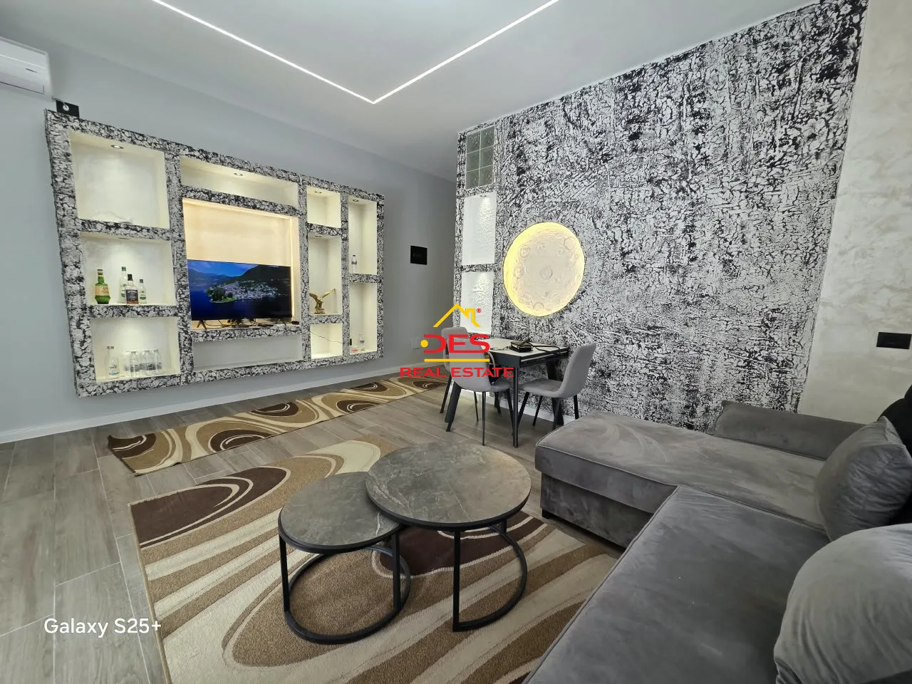 Shitet apartament 1+1 pranë bar restorant lux , vlorë.