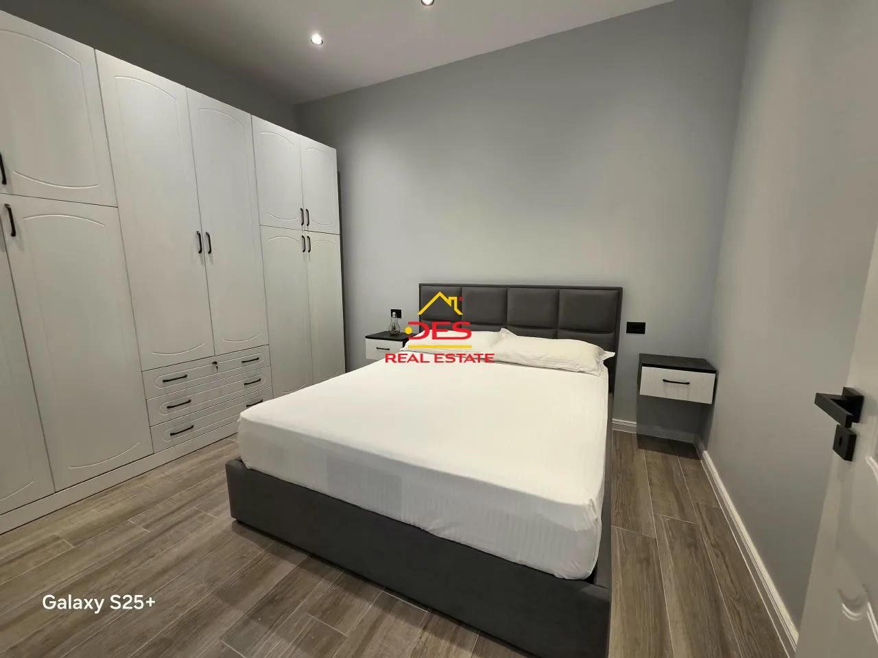 Shitet apartament 1+1 pranë bar restorant lux , vlorë.