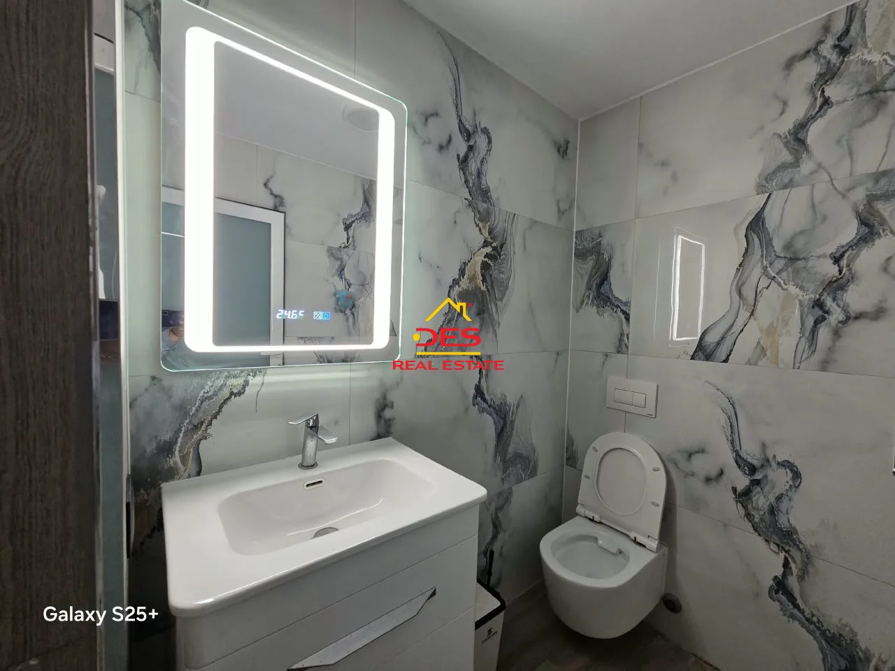 Shitet apartament 1+1 pranë bar restorant lux , vlorë.