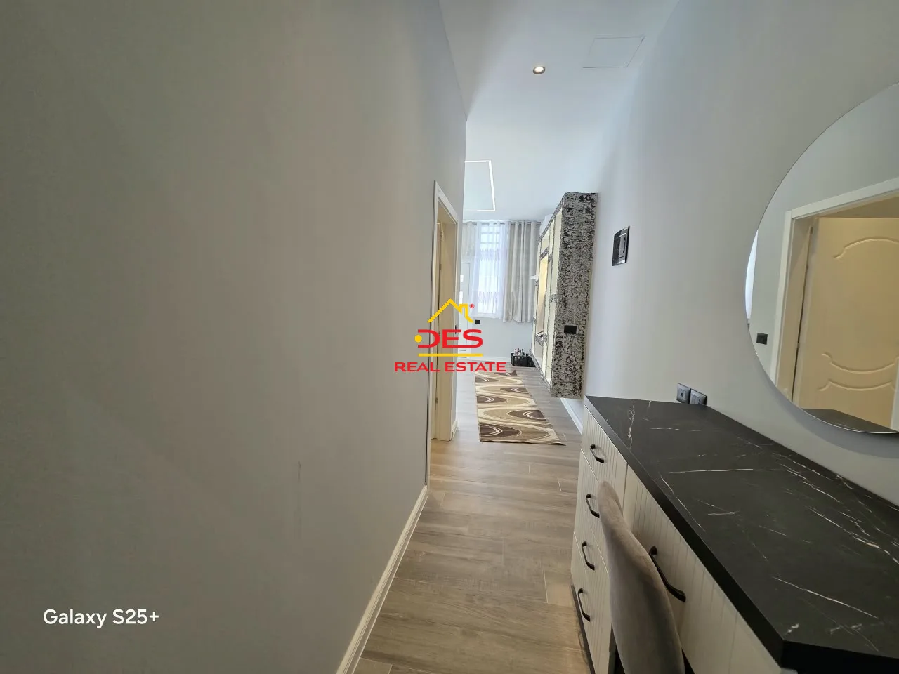 Shitet apartament 1+1 pranë bar restorant lux , vlorë.