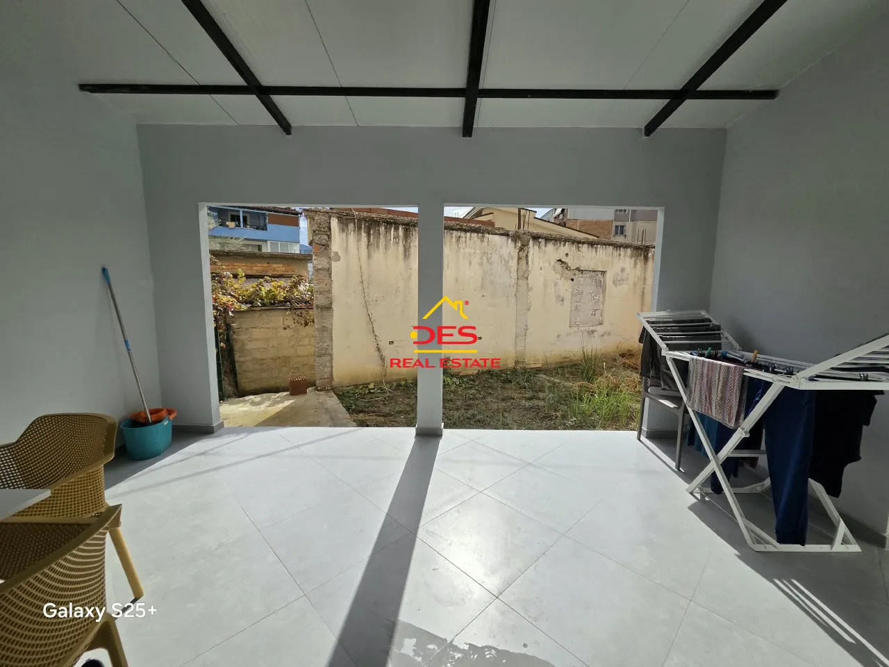 Shitet apartament 1+1 pranë bar restorant lux , vlorë.