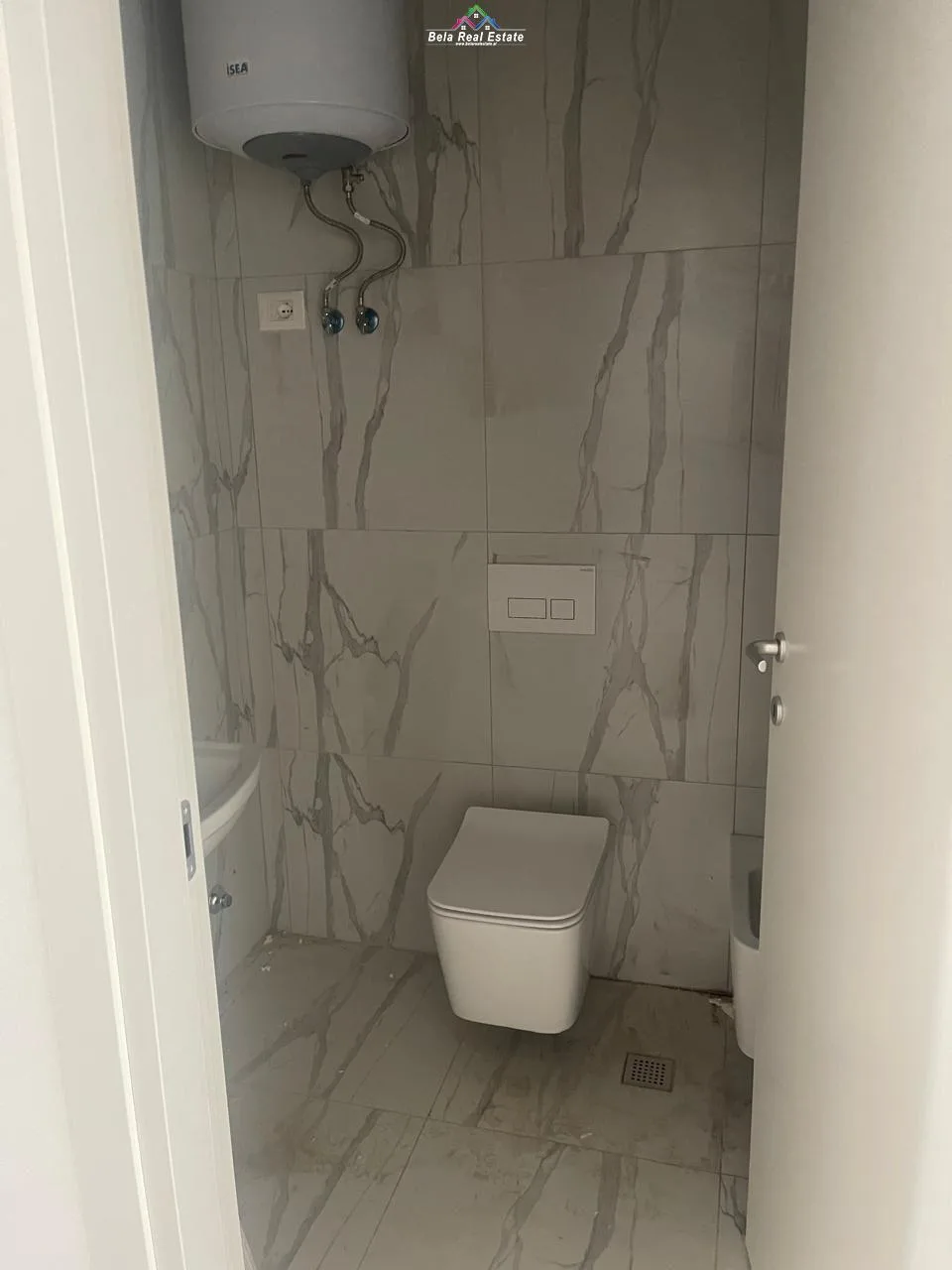 Zyre Me Qera 3+1+2 Tek Bulevardi i Ri (ID BZ2380) Tirane