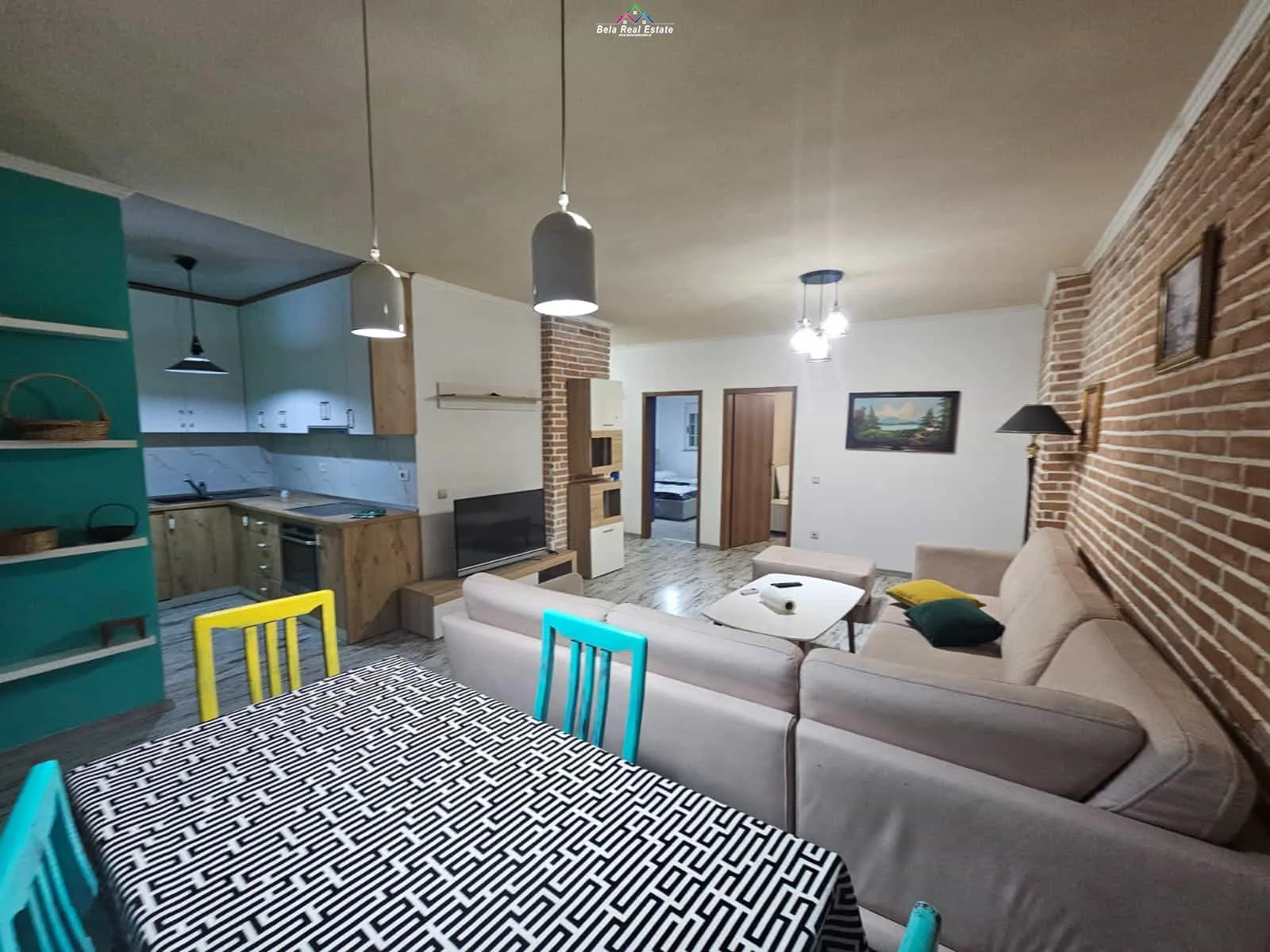 Apartament Me Qera 2+1 tek Komuna e Parisit (ID B2201493) Tirane