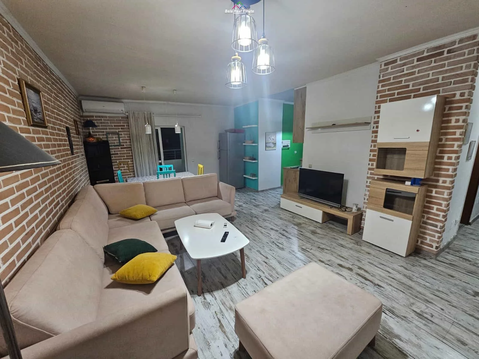 Apartament Me Qera 2+1 tek Komuna e Parisit (ID B2201493) Tirane