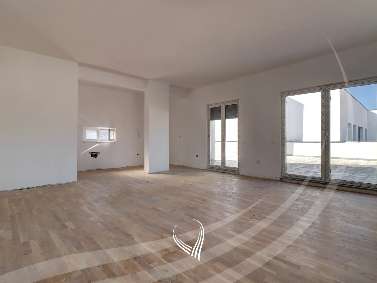 Penthouse me 4 dhoma gjumi në shitje në lagjen Mati 1 – Rruga A