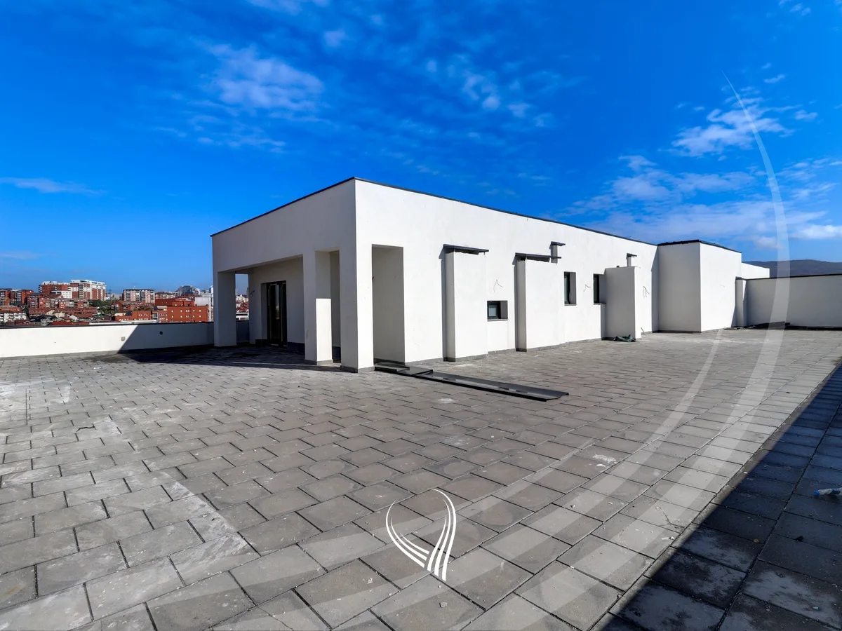 Penthouse me 4 dhoma gjumi në shitje në lagjen Mati 1 – Rruga A