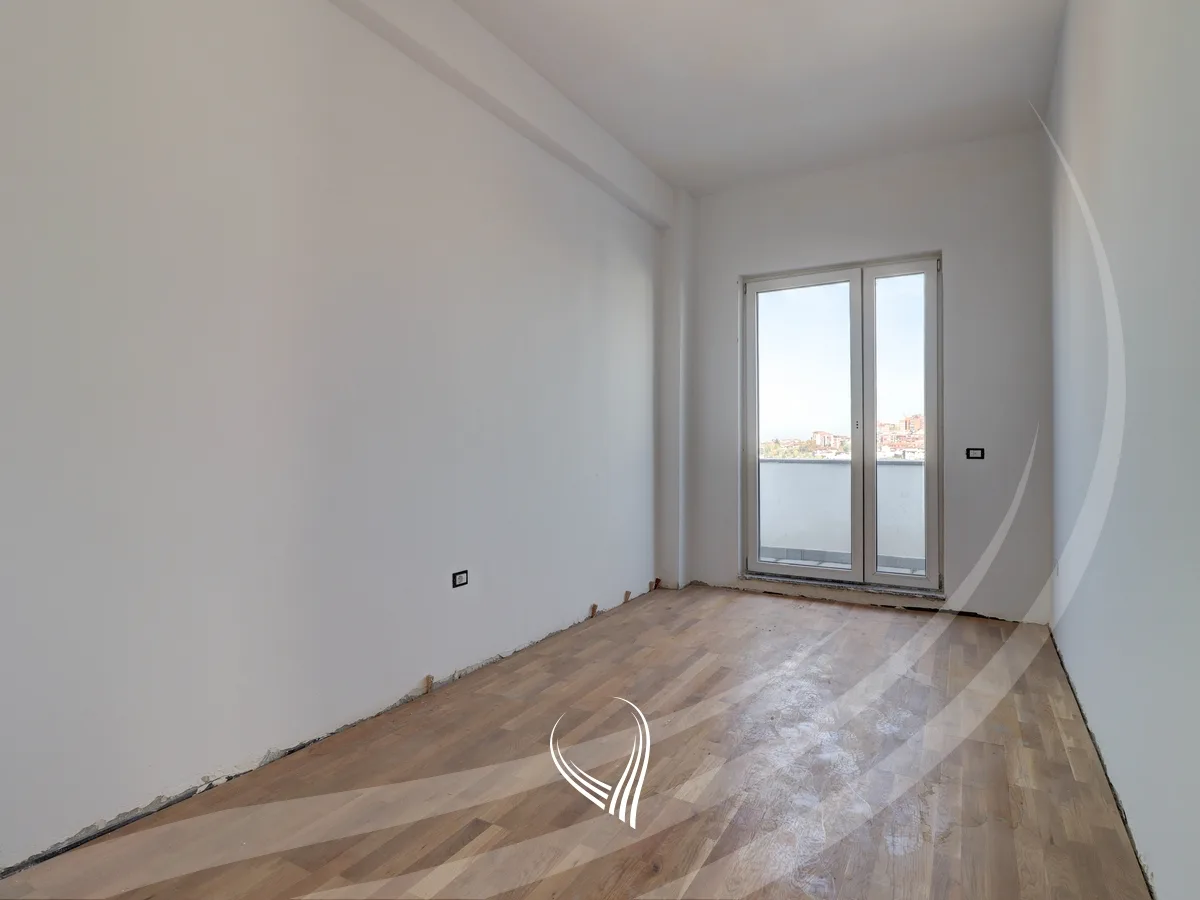 Penthouse me 4 dhoma gjumi në shitje në lagjen Mati 1 – Rruga A