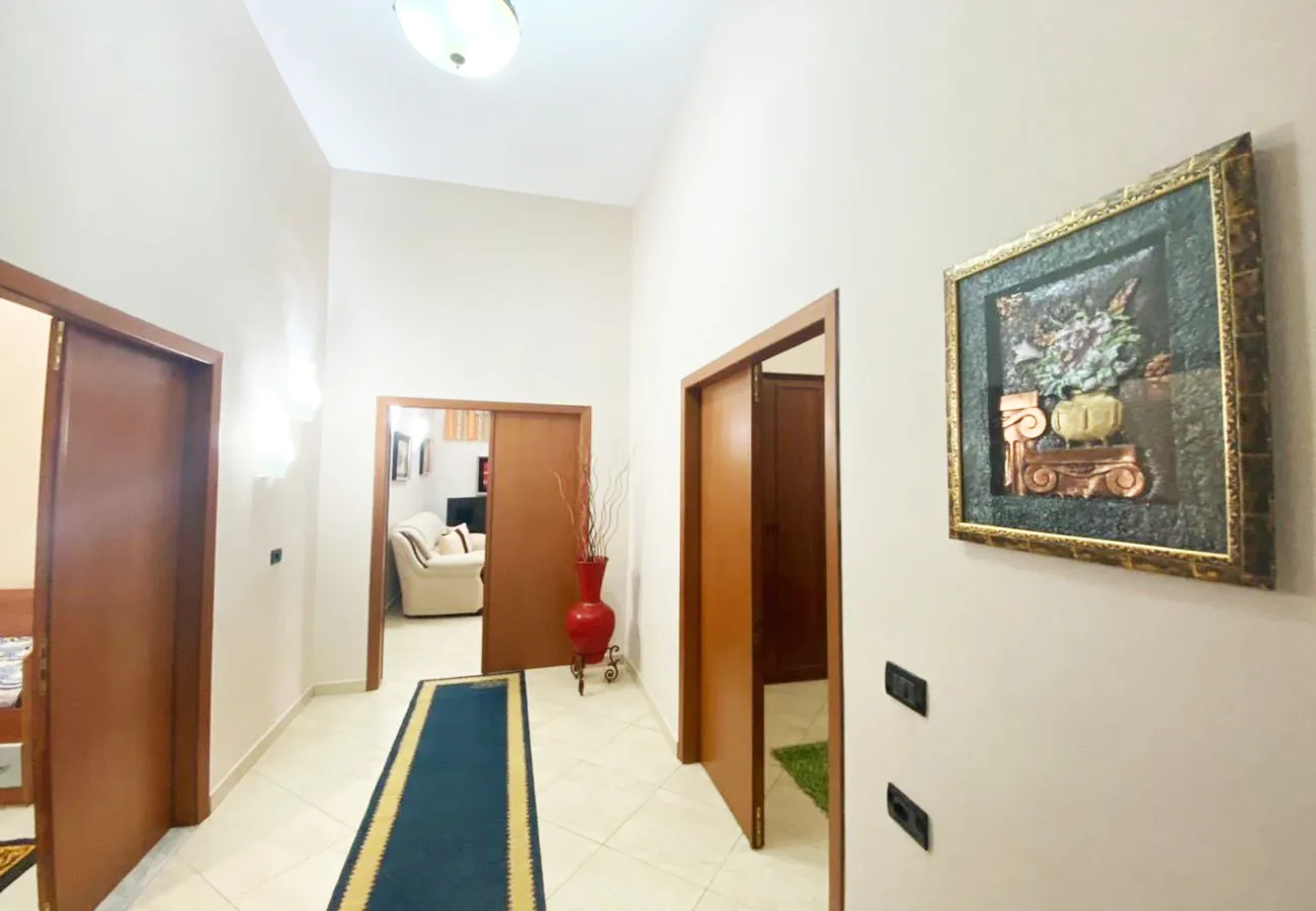 Jepet me qira apartament 2+1 te “rruga e durrësit”, tiranë.