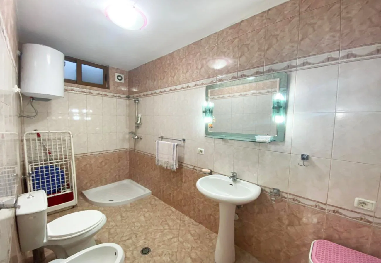 Jepet me qira apartament 2+1 te “rruga e durrësit”, tiranë.