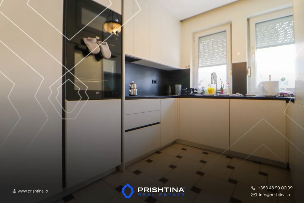 Shtëpi me qira 340m² në Mati 1