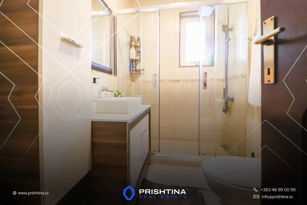 Shtëpi me qira 340m² në Mati 1
