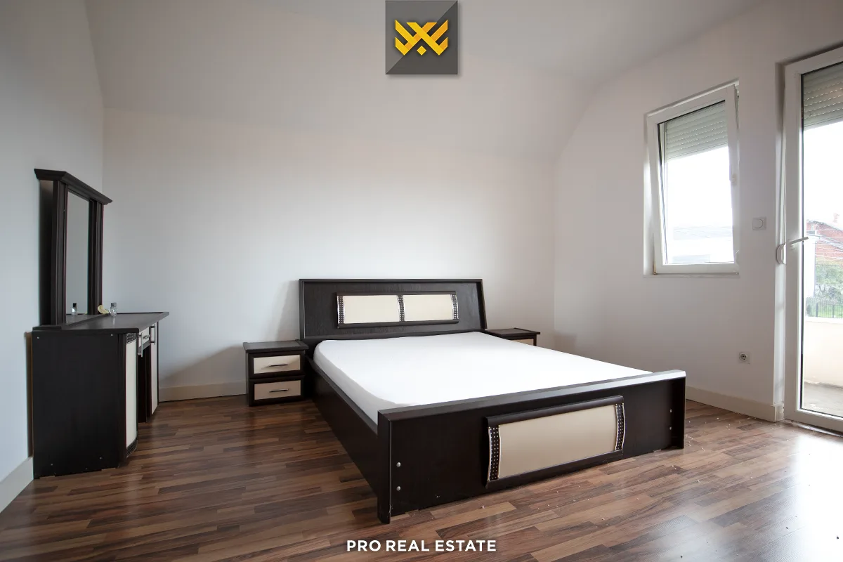 Shtëpi 240m² + 30m² për #SHITJE në Hajvali.