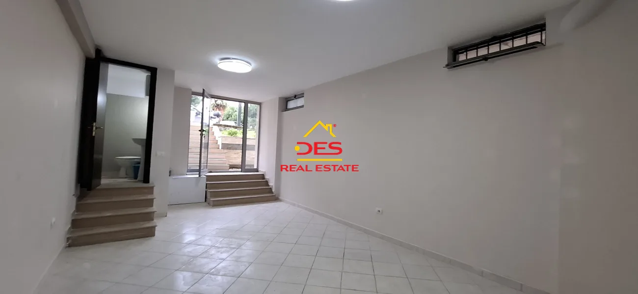 Jepet me qira ambient biznesi pranë ambulancës ,vlorë