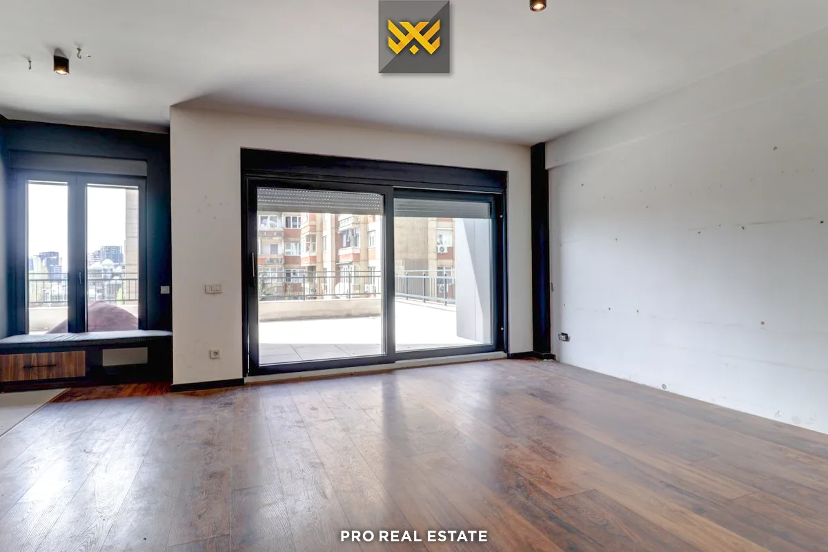 Banesë / Zyrë 104m² + 50m² me #QIRA në Aktash.