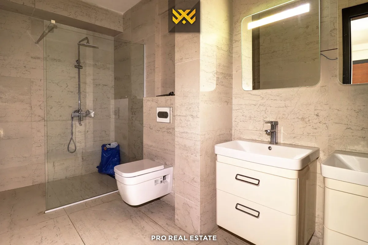 Banesë / Zyrë 104m² + 50m² me #QIRA në Aktash.