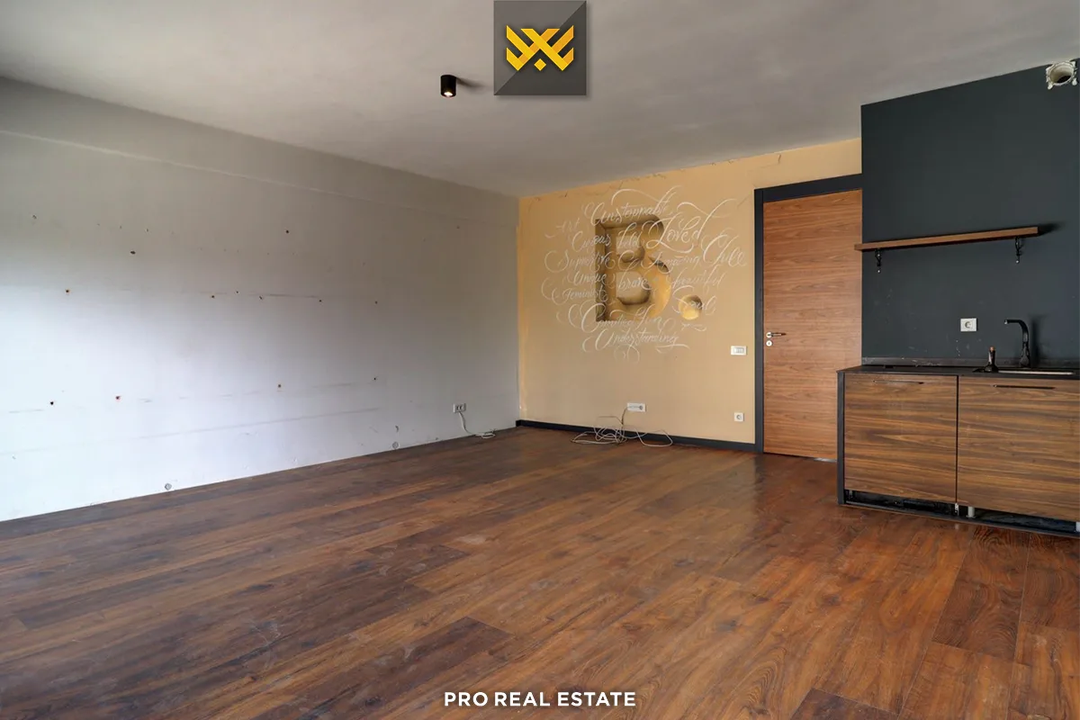 Banesë / Zyrë 104m² + 50m² me #QIRA në Aktash.