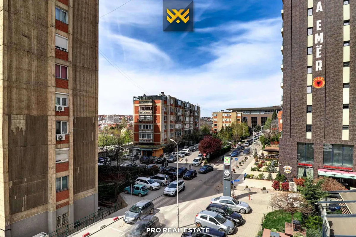 Banesë / Zyrë 104m² + 50m² me #QIRA në Aktash.