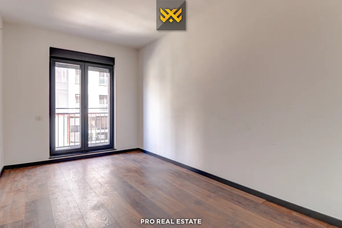 Banesë / Zyrë 104m² + 50m² me #QIRA në Aktash.